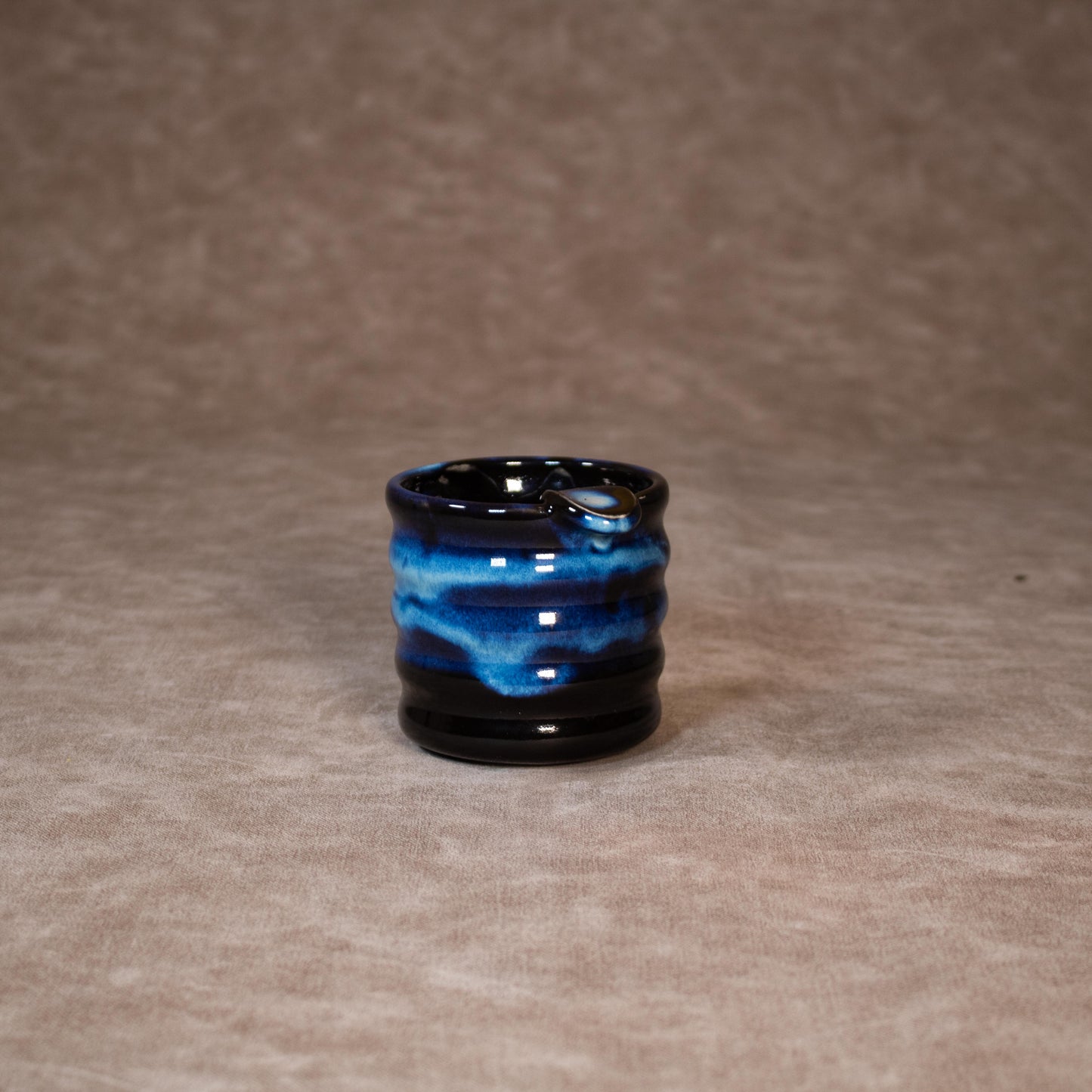 Ashtray - Black Melting Blue Wiggle