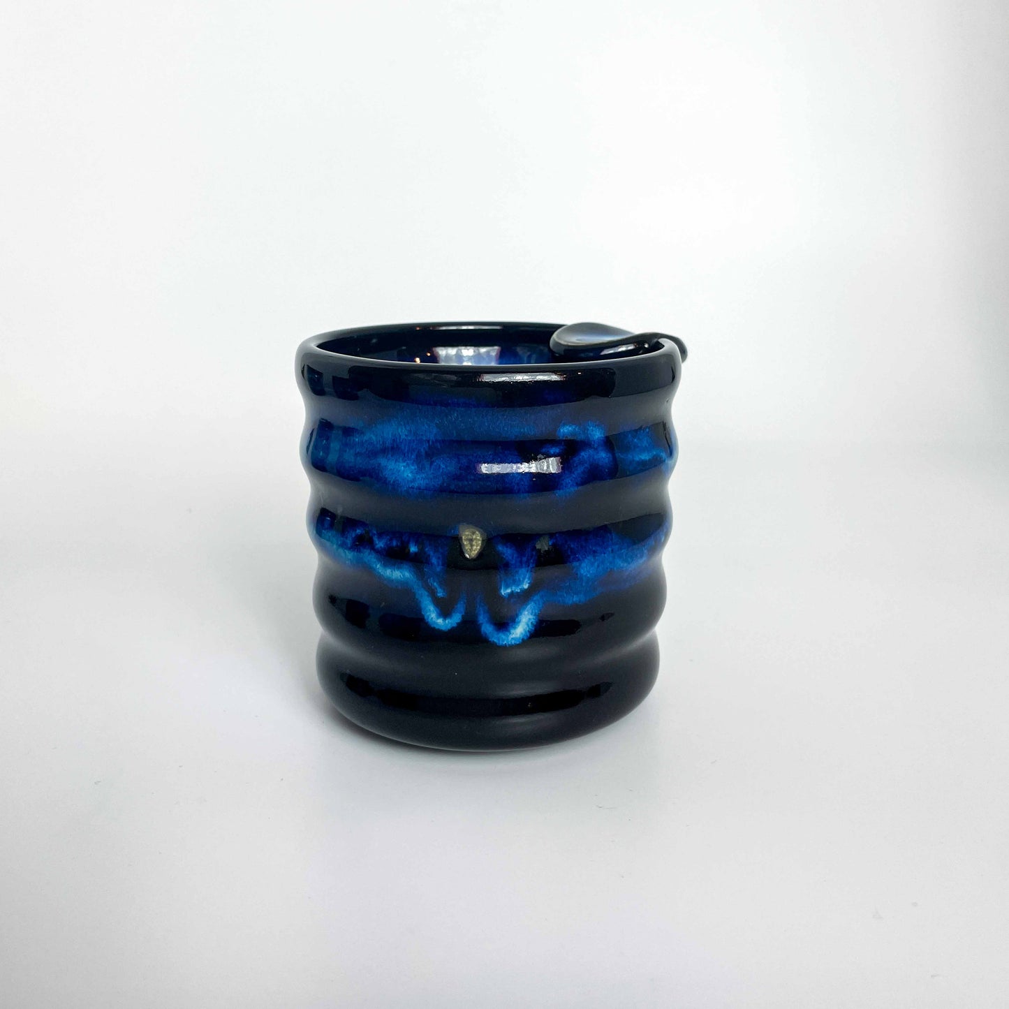 Ashtray - Black Melting Blue Wiggle